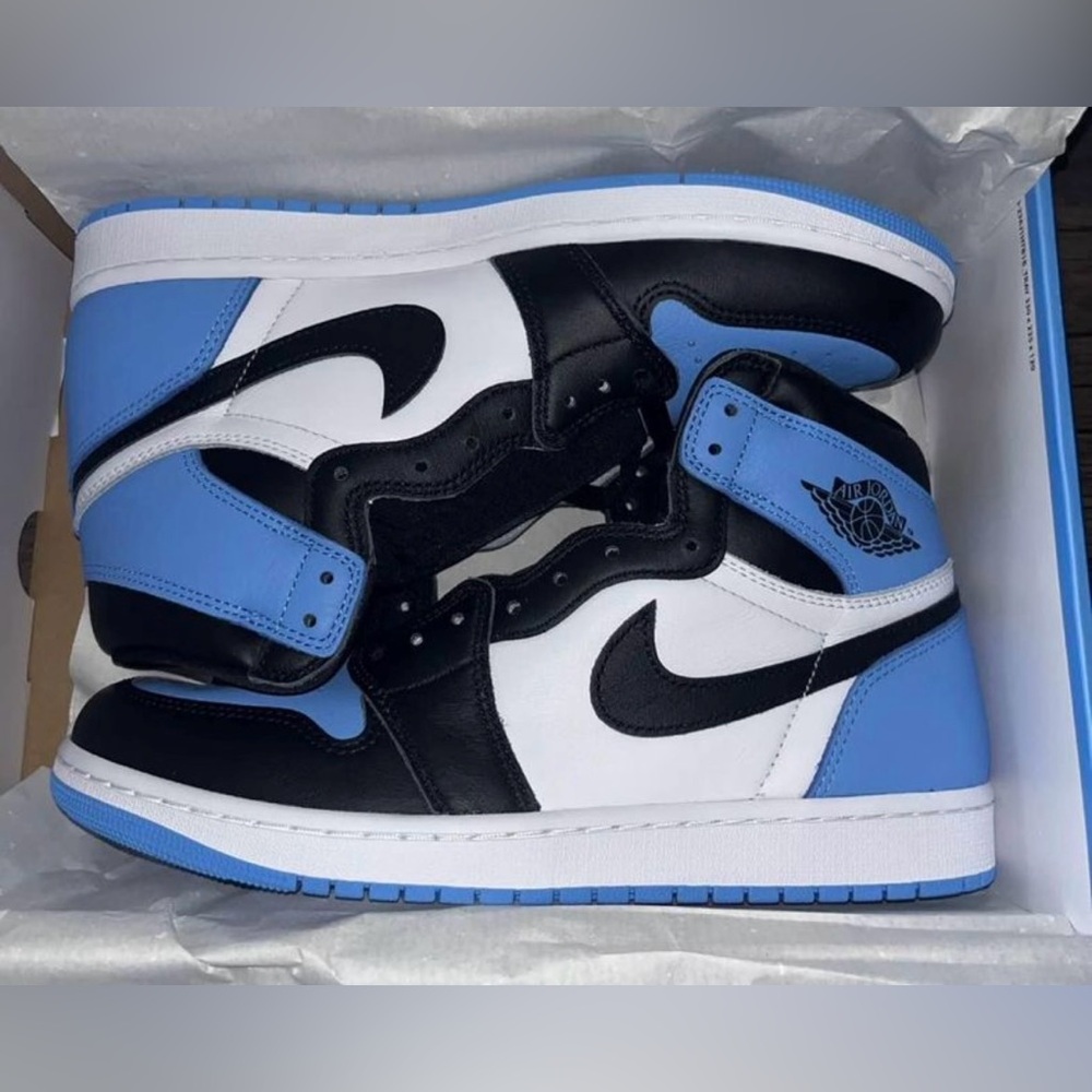 Air Jordan 1 “unc toe”
